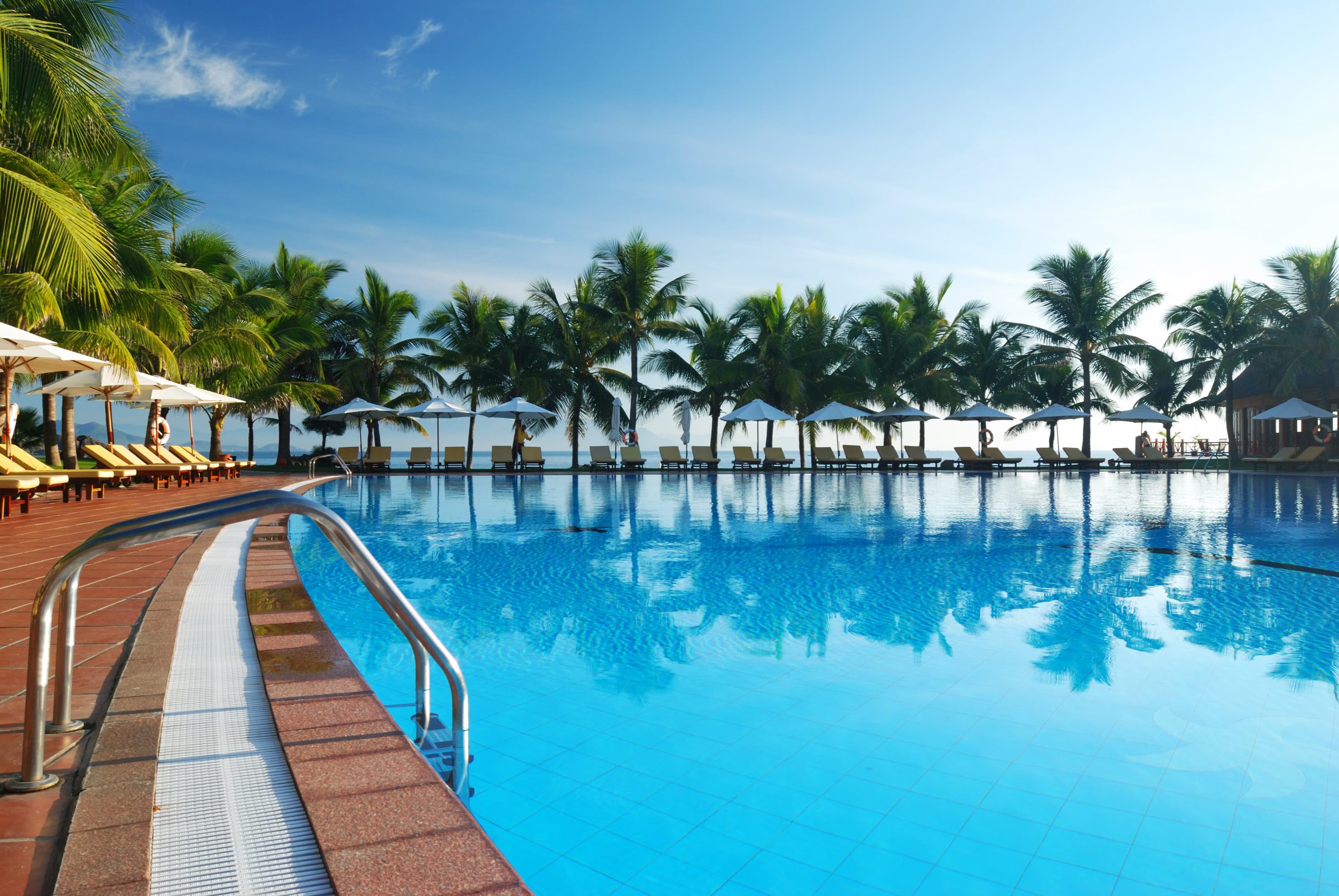 Resort-Pool-iStock-92284292-min